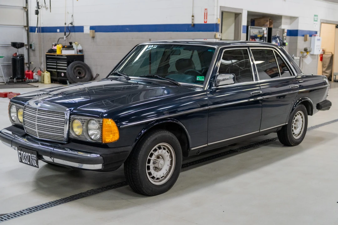 1985 Mercedes-Benz W123 Sedan - Image 3 of 31
