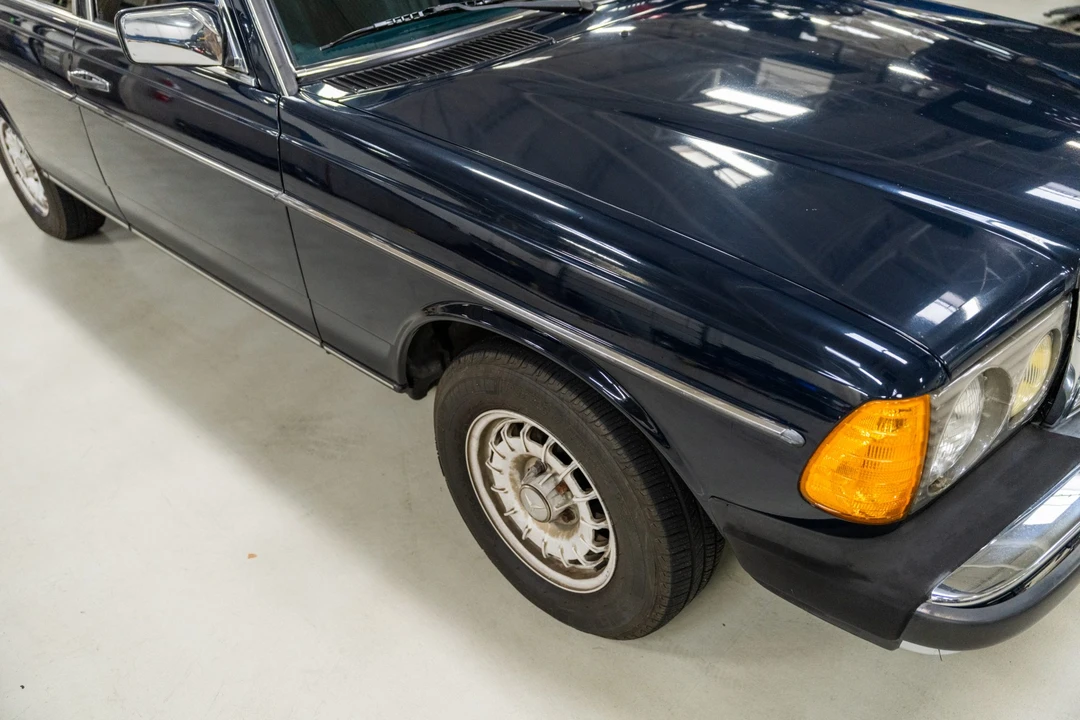 1985 Mercedes-Benz W123 Sedan - Image 23 of 31