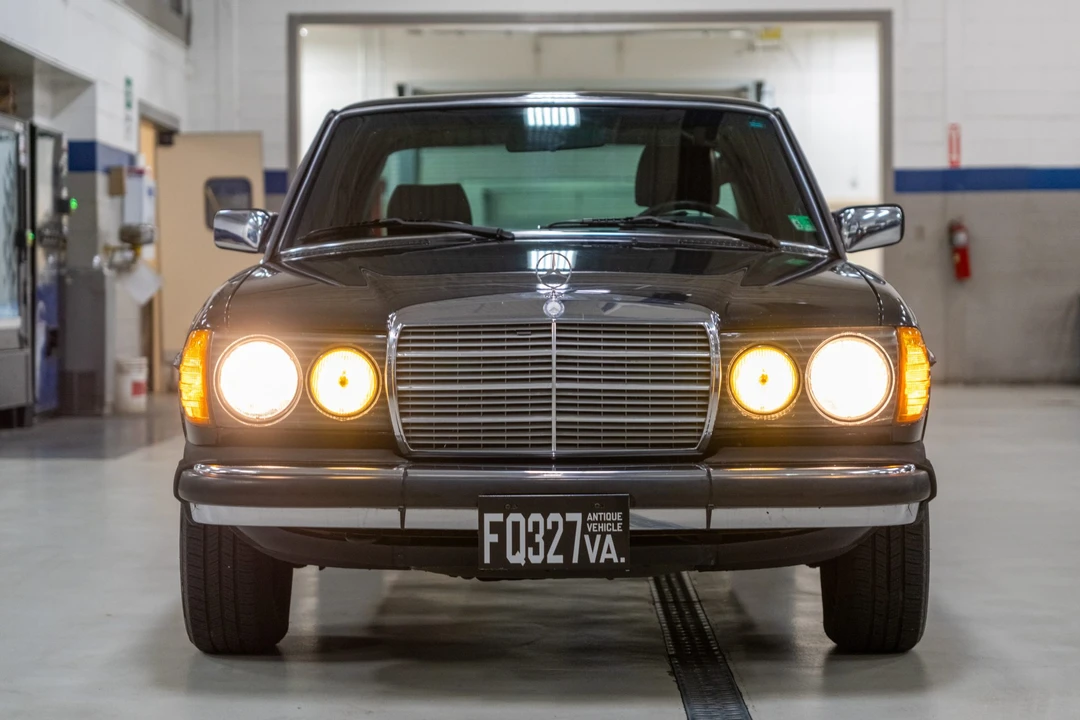 1985 Mercedes-Benz W123 Sedan - Image 12 of 31