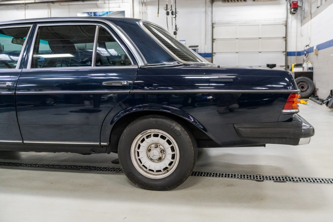 1985 Mercedes-Benz W123 Sedan - Image 16 of 31
