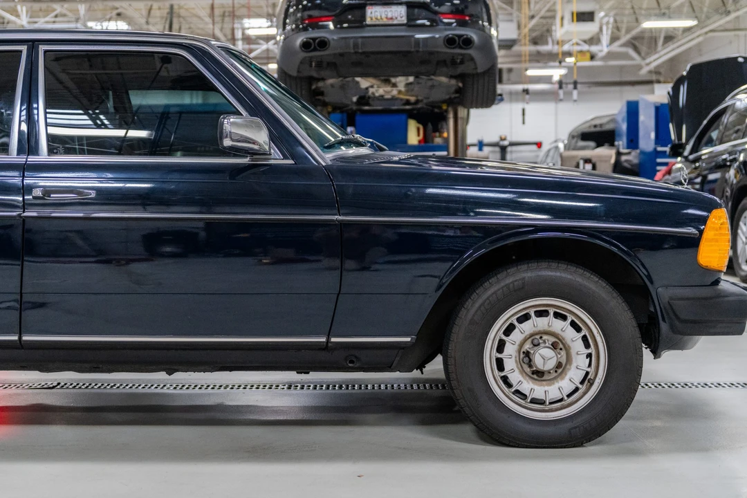 1985 Mercedes-Benz W123 Sedan - Image 22 of 31