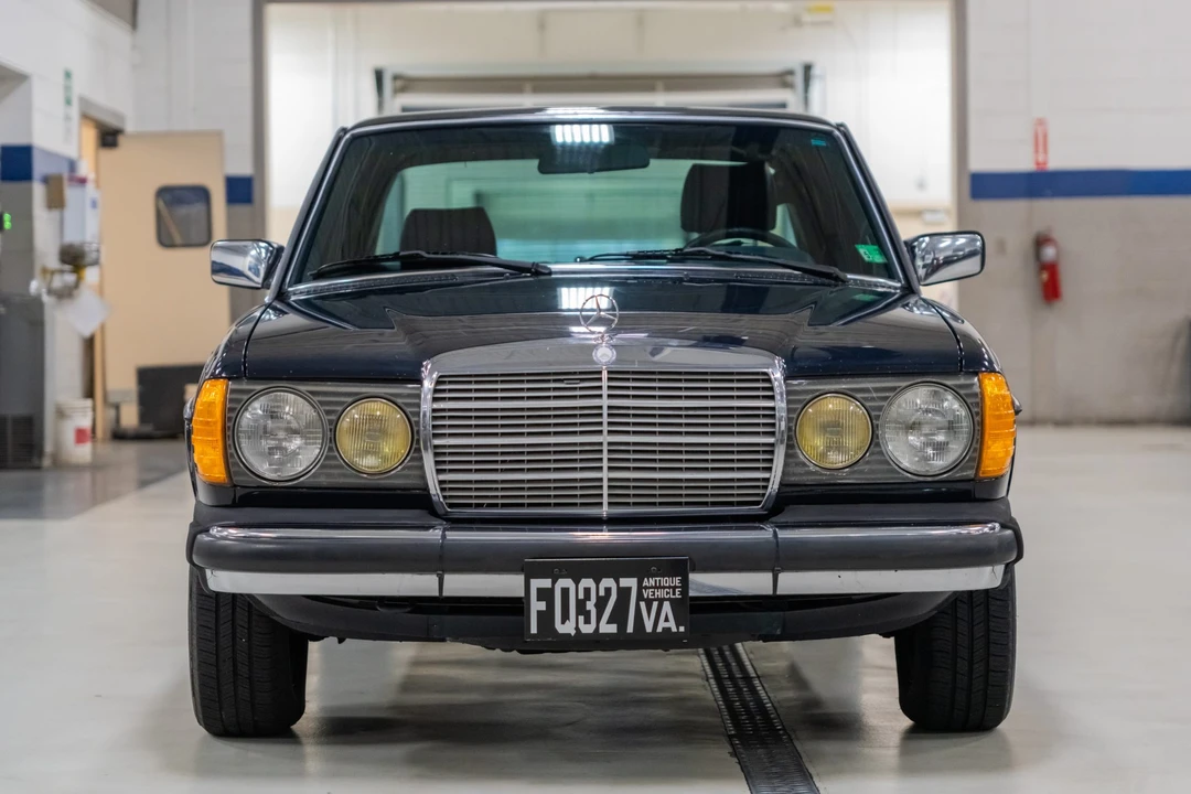 1985 Mercedes-Benz W123 Sedan - Image 11 of 31