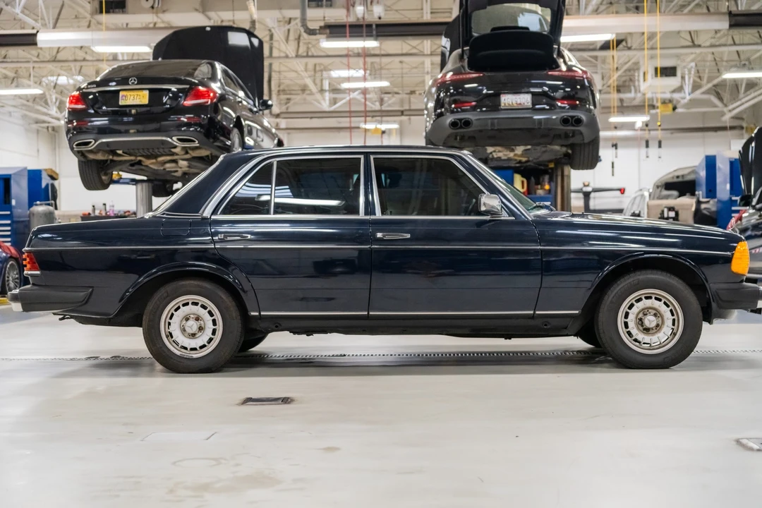 1985 Mercedes-Benz W123 Sedan - Image 9 of 31
