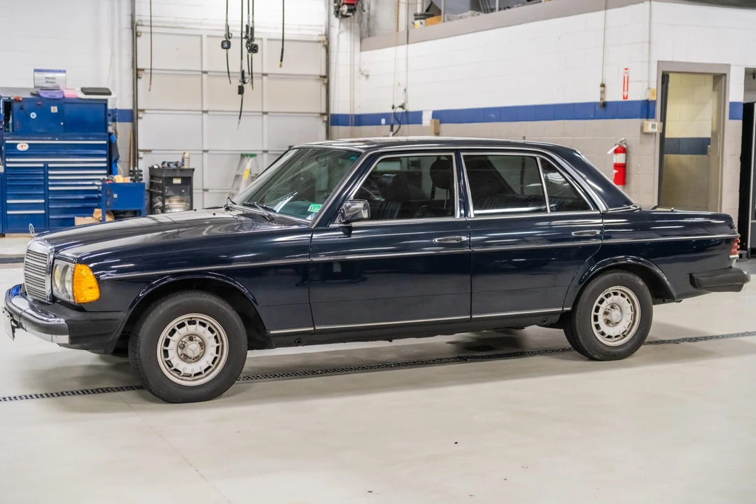 1985 Mercedes-Benz W123 Sedan - Image 4 of 31