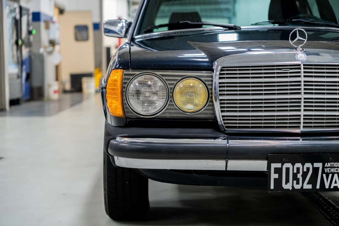 1985 Mercedes-Benz W123 Sedan - Image 13 of 31
