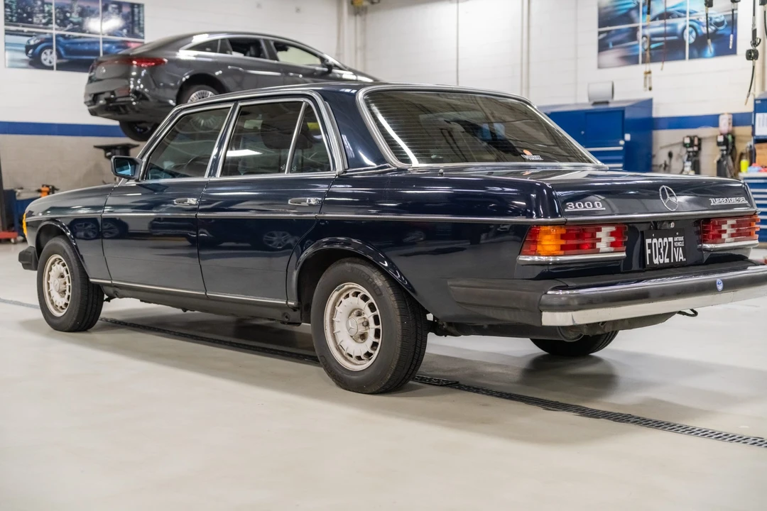 1985 Mercedes-Benz W123 Sedan - Image 5 of 31