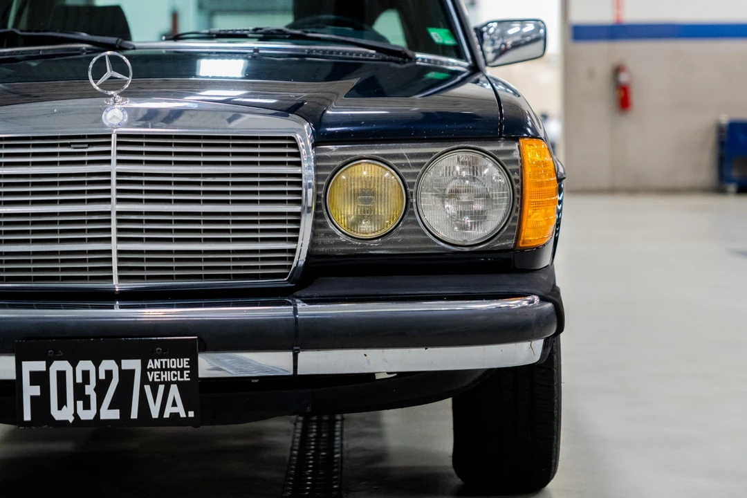 1985 Mercedes-Benz W123 Sedan - Image 14 of 31