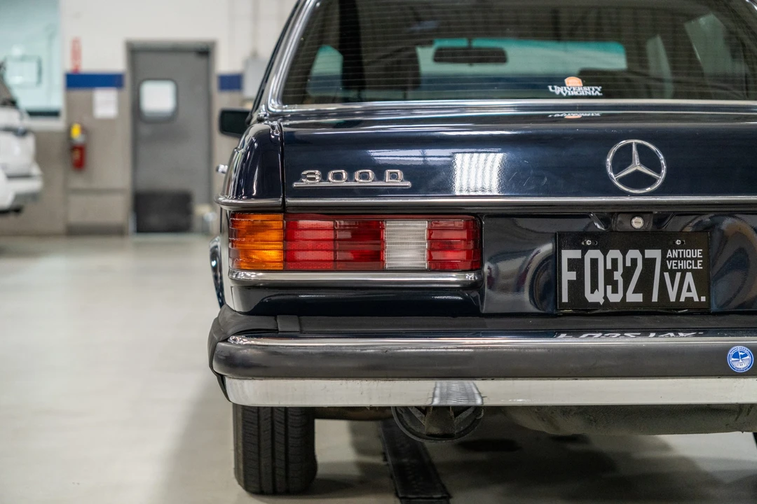 1985 Mercedes-Benz W123 Sedan - Image 19 of 31
