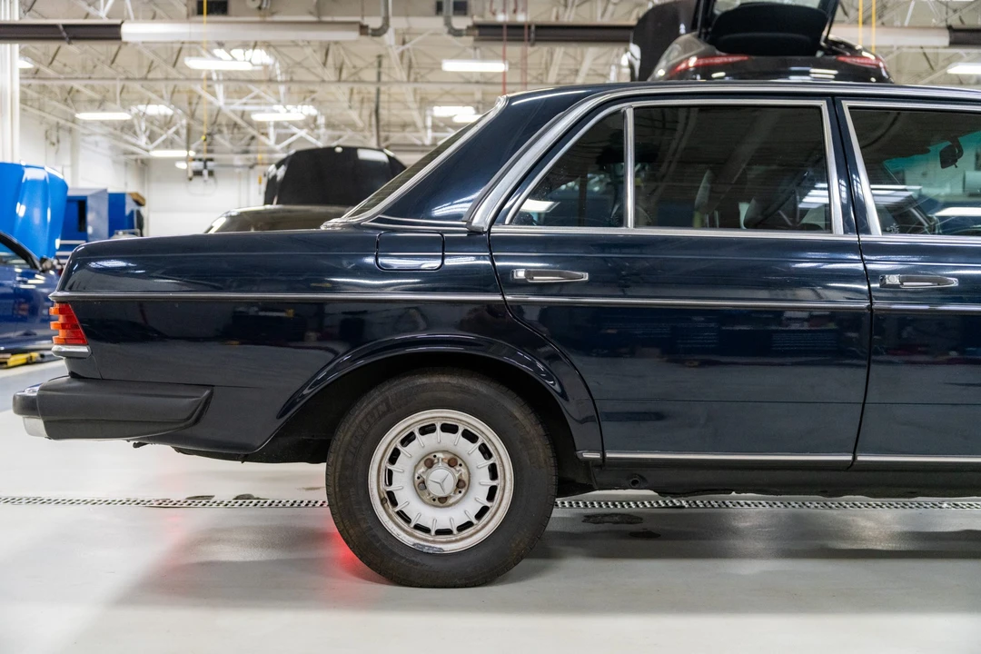 1985 Mercedes-Benz W123 Sedan - Image 21 of 31