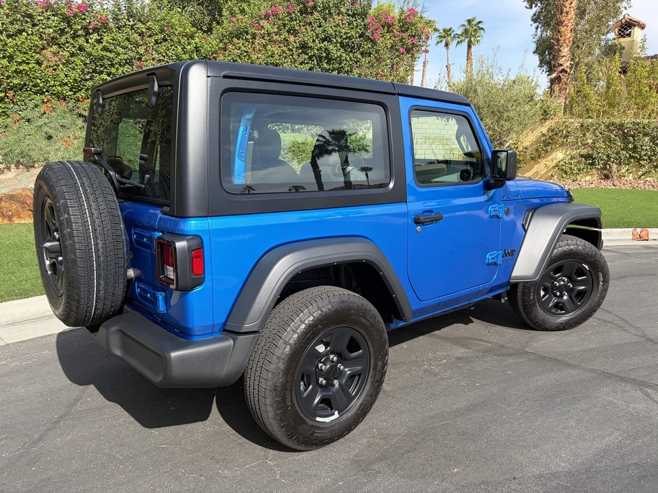 2025 Jeep JL Wrangler - Image 6 of 31