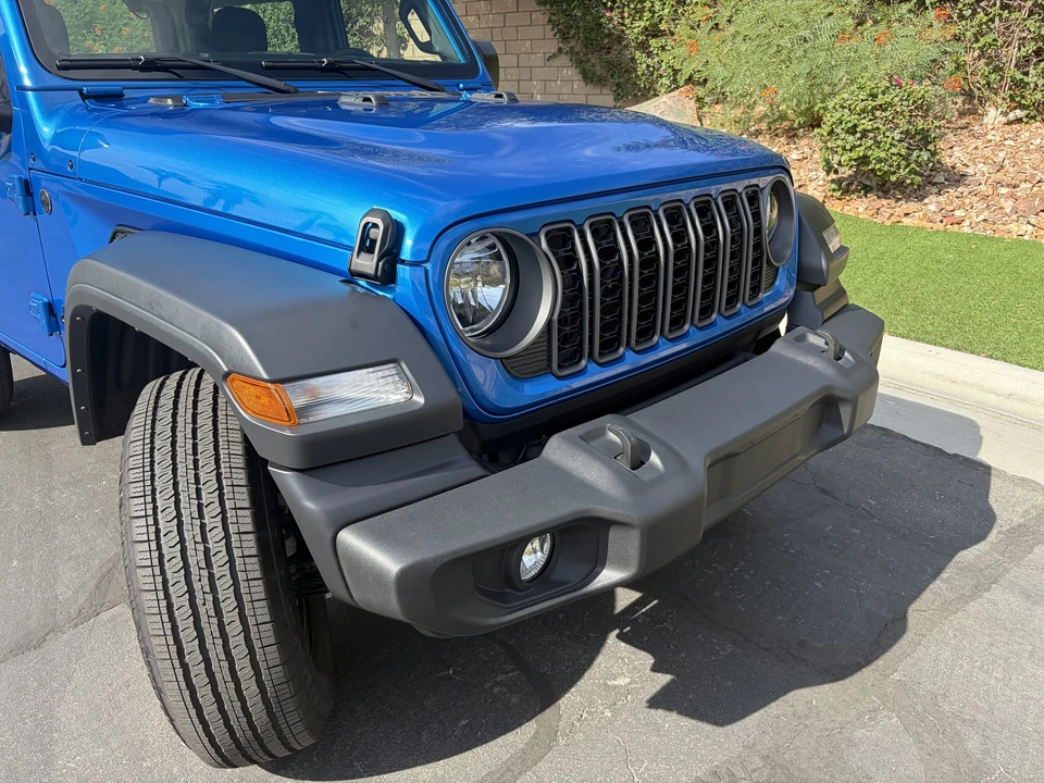 2025 Jeep JL Wrangler - Image 14 of 31