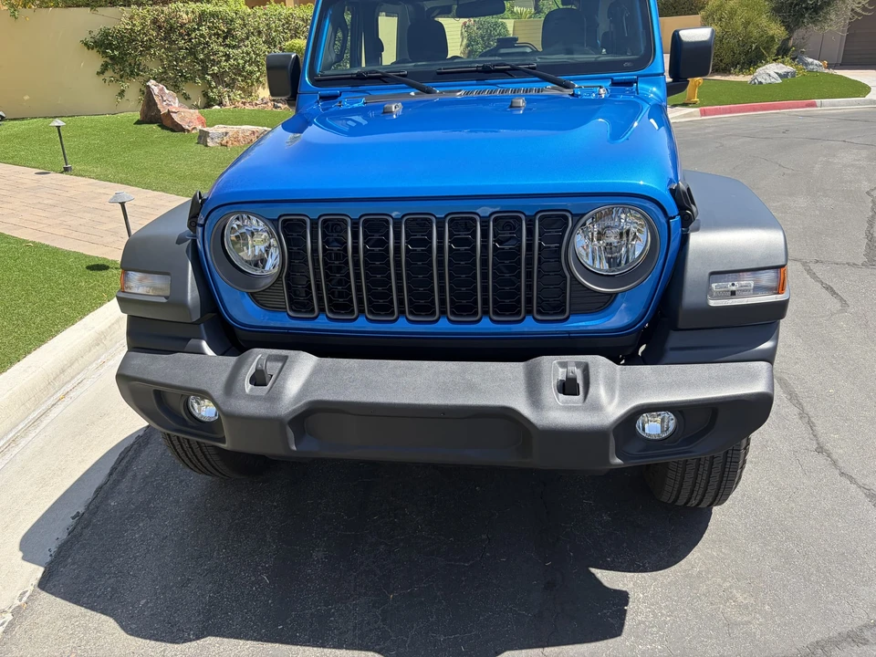 2025 Jeep JL Wrangler - Image 10 of 31