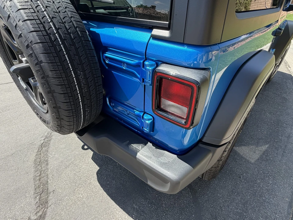 2025 Jeep JL Wrangler - Image 20 of 31