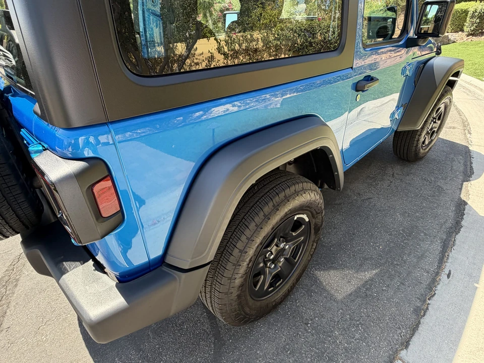 2025 Jeep JL Wrangler - Image 23 of 31