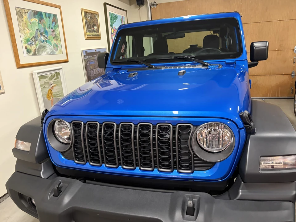 2025 Jeep JL Wrangler - Image 9 of 31
