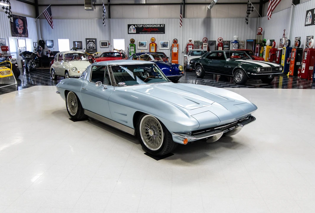 Chevrolet Corvette C2 - Image 22 of 31