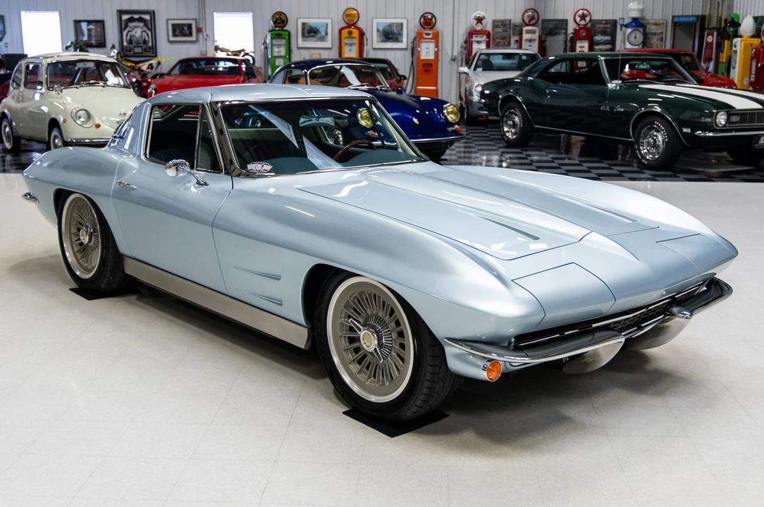 Chevrolet Corvette C2 - Image 24 of 31