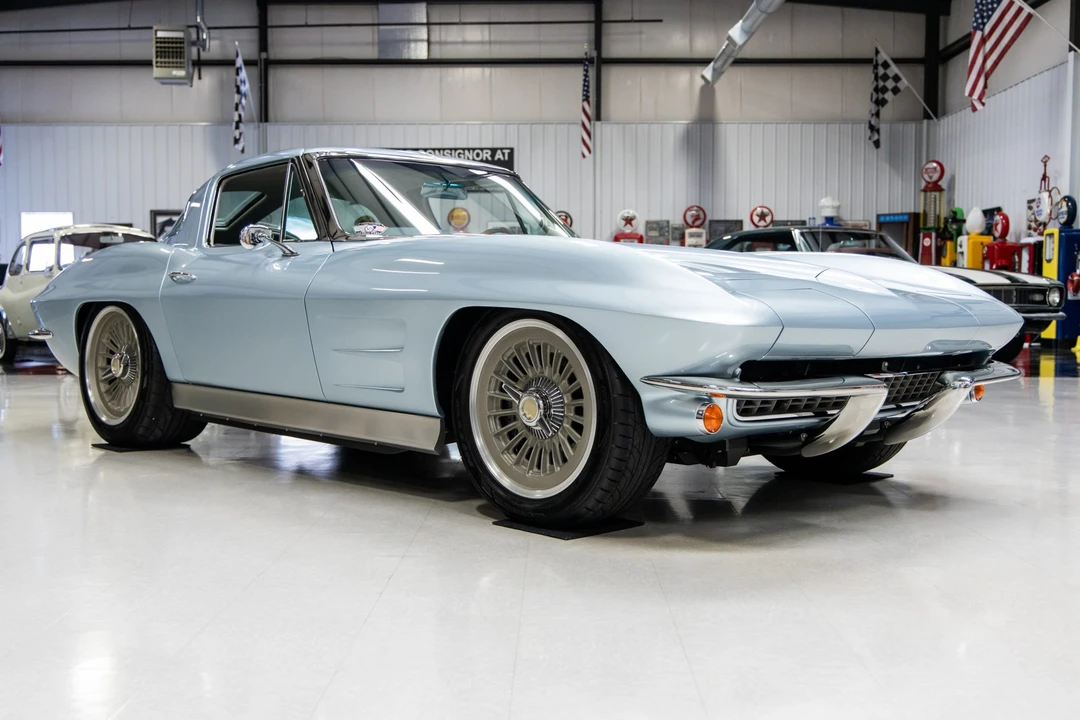 Chevrolet Corvette C2 - Image 26 of 31