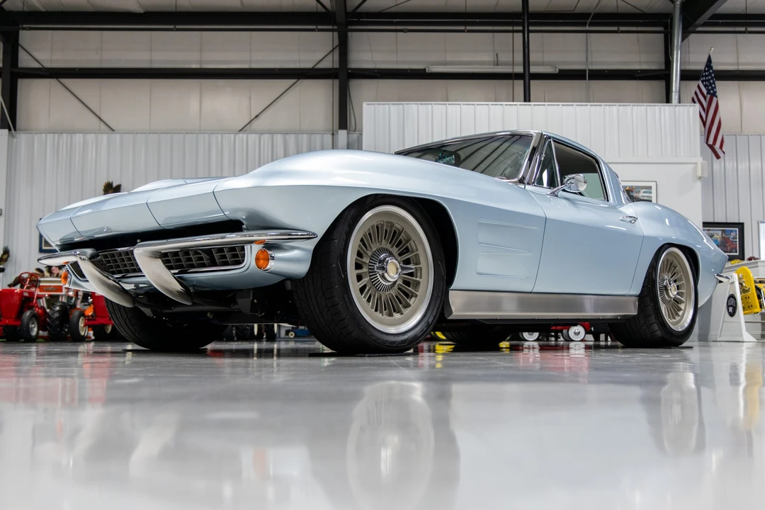 Chevrolet Corvette C2 - Image 27 of 31
