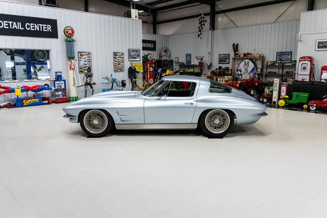 Chevrolet Corvette C2 - Image 29 of 31