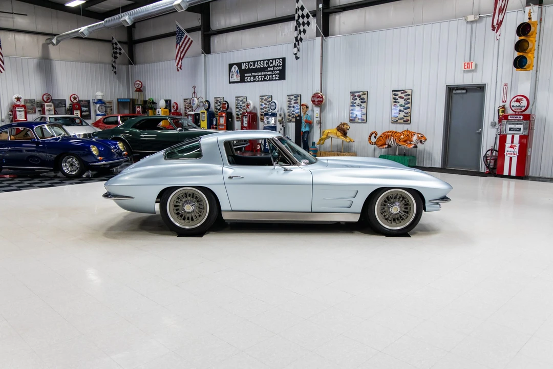 Chevrolet Corvette C2 - Image 30 of 31