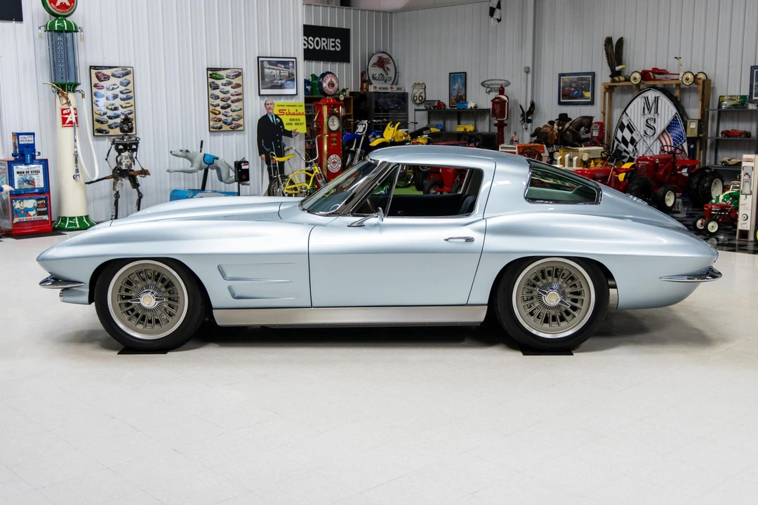 Chevrolet Corvette C2 - Image 31 of 31