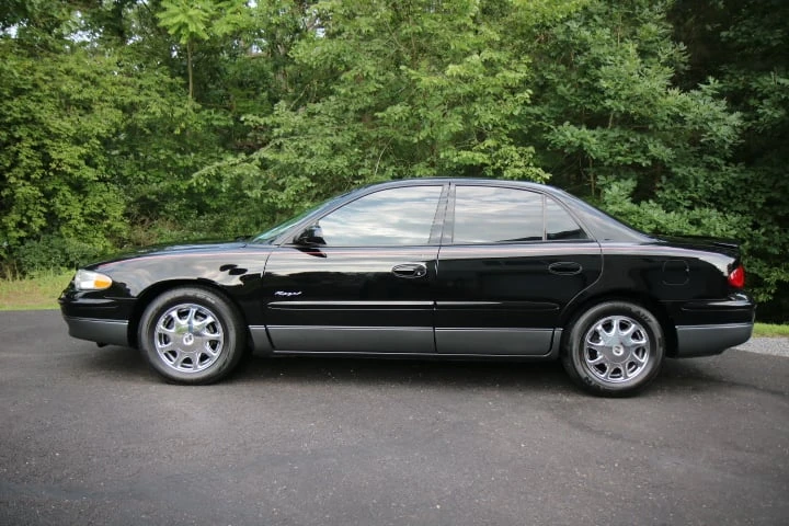 2000 Buick Regal - Image 2 of 31