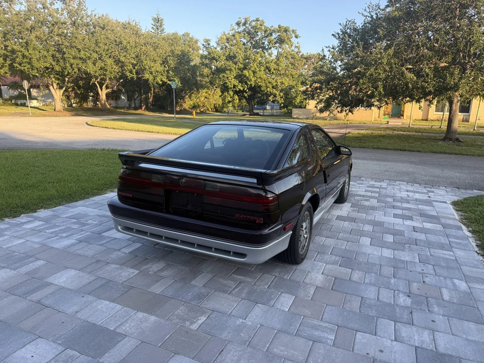 1989 Dodge Daytona - Image 8 of 31
