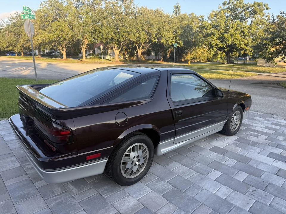 1989 Dodge Daytona - Image 6 of 31