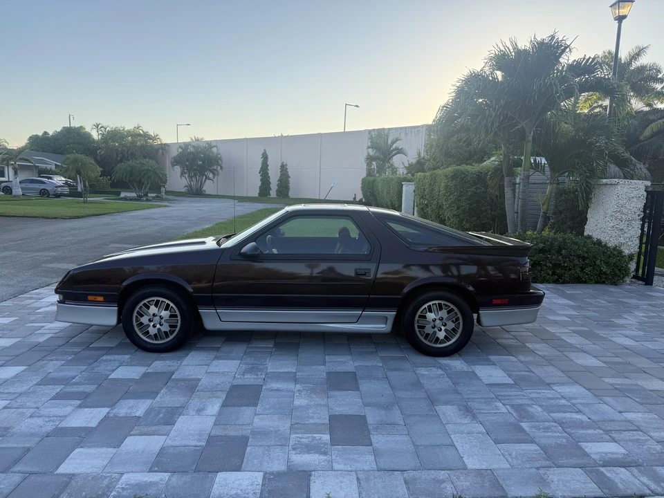 1989 Dodge Daytona - Image 11 of 31