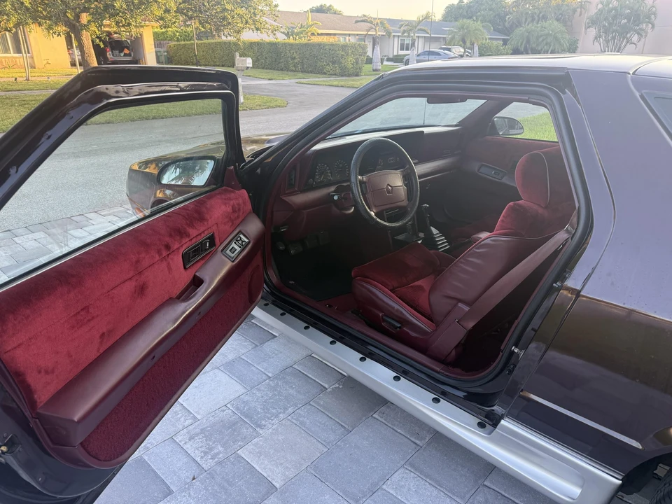 1989 Dodge Daytona - Image 24 of 31