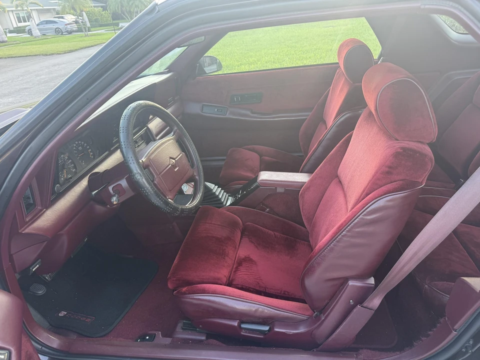 1989 Dodge Daytona - Image 22 of 31