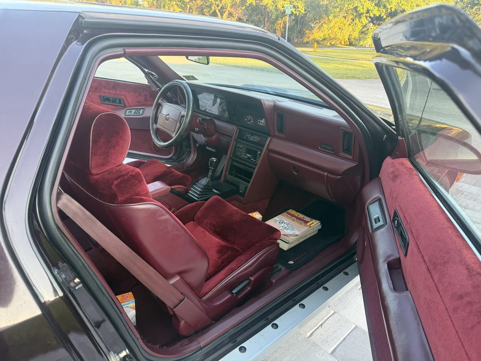 1989 Dodge Daytona - Image 25 of 31