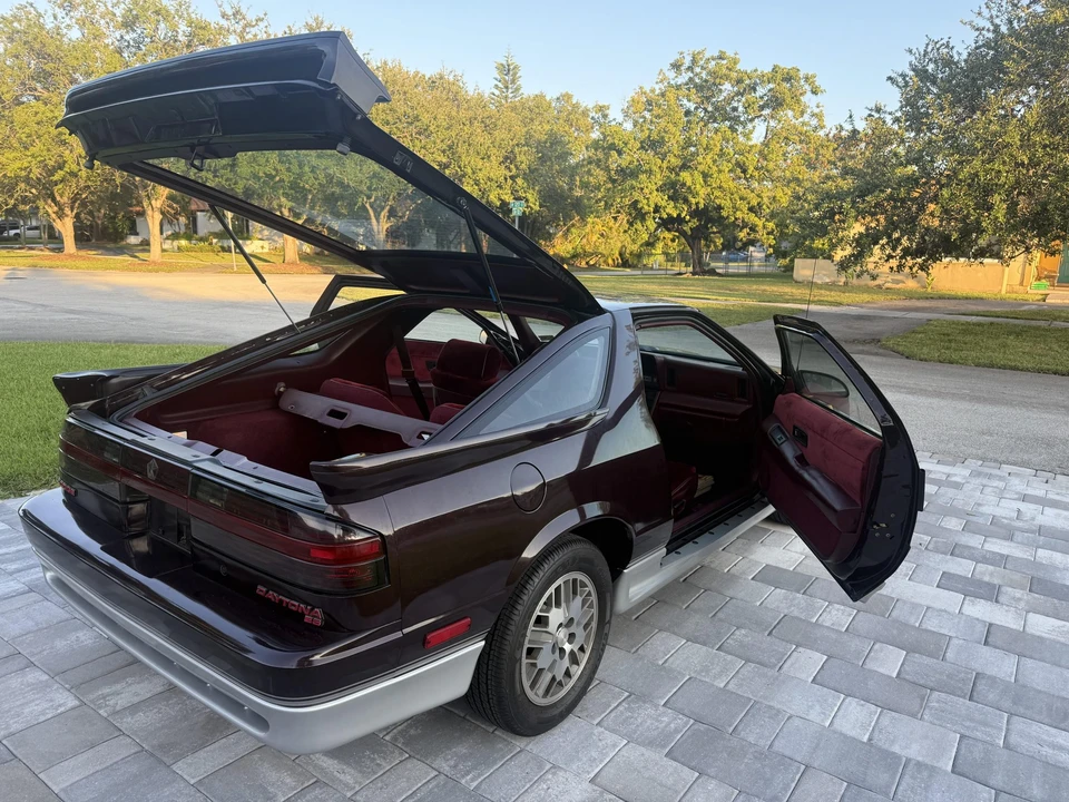 1989 Dodge Daytona - Image 14 of 31