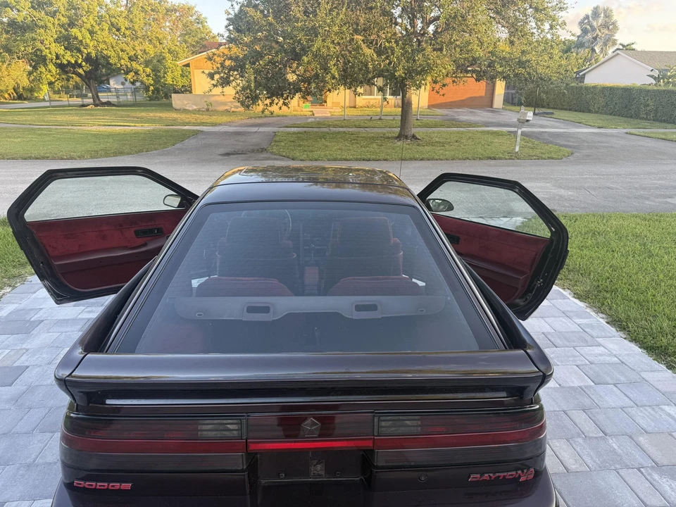 1989 Dodge Daytona - Image 13 of 31