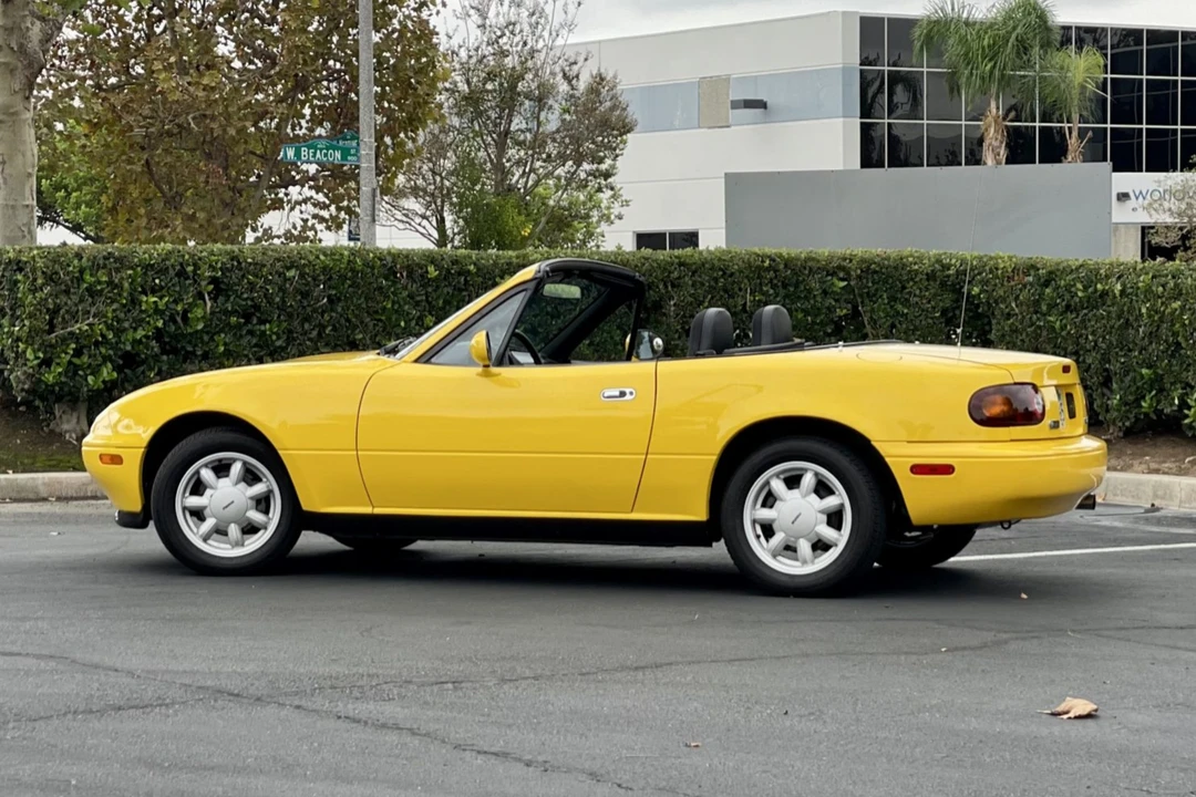 1992 Mazda NA MX-5 Miata - Image 6 of 31