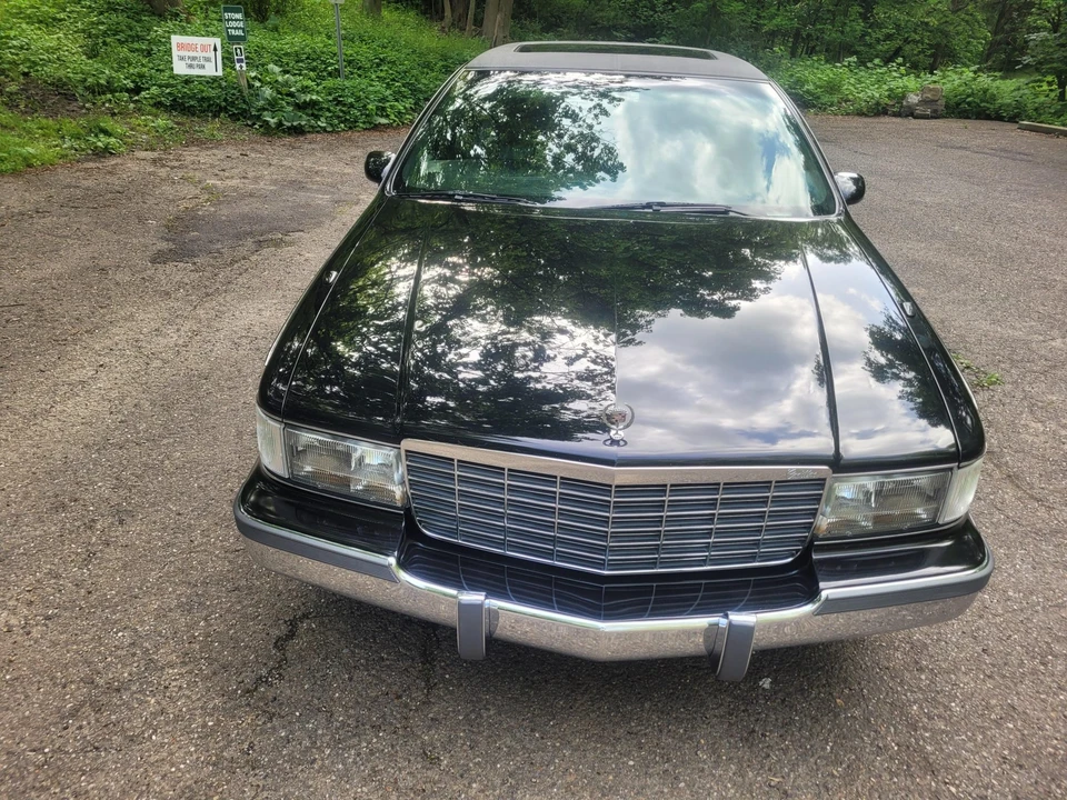 1994 Cadillac Fleetwood - Image 3 of 31