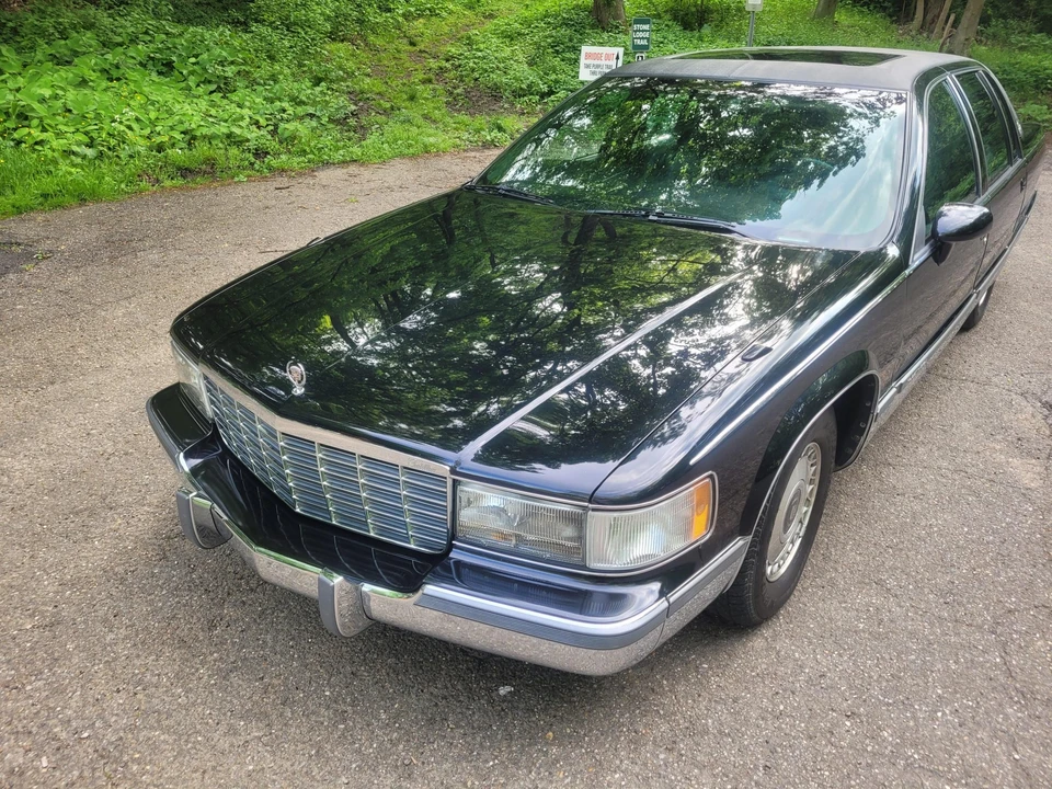 1994 Cadillac Fleetwood - Image 2 of 31