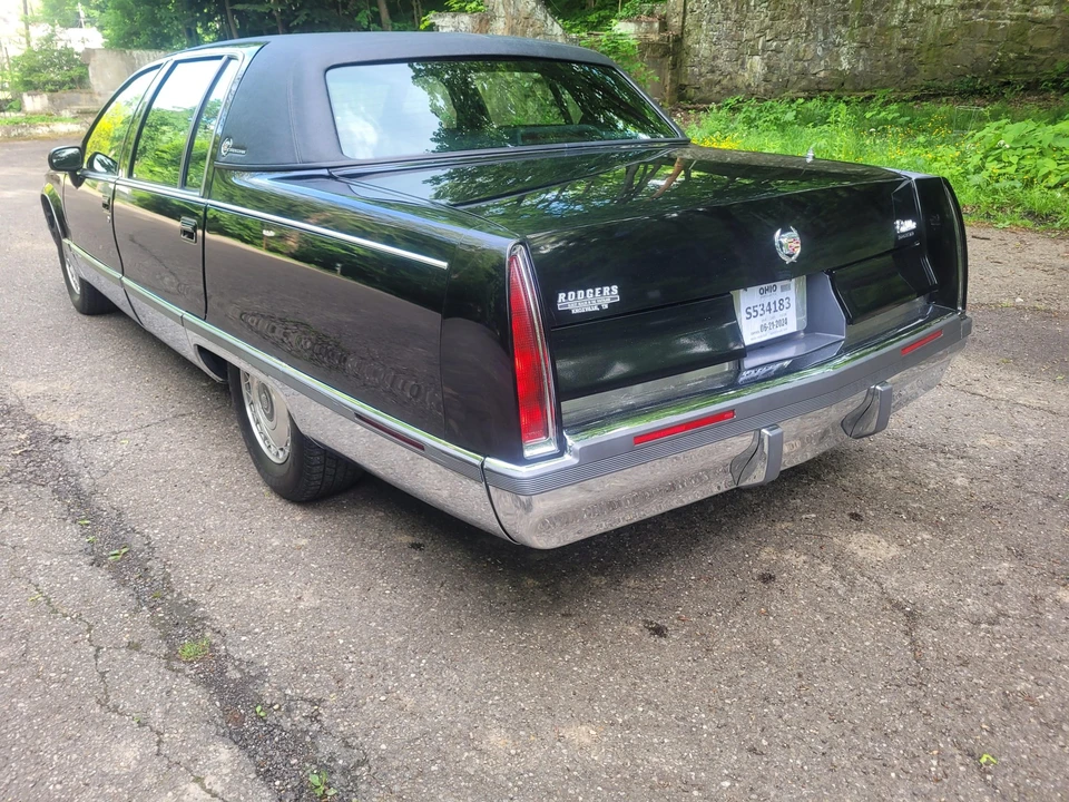 1994 Cadillac Fleetwood - Image 13 of 31