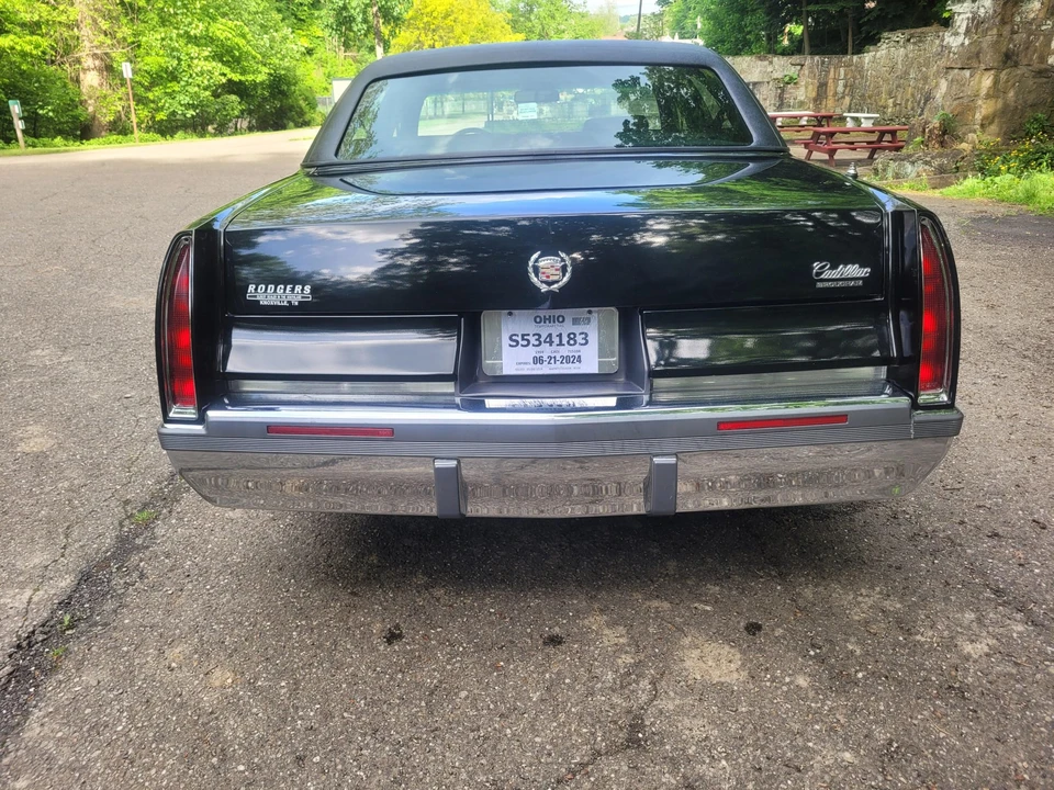 1994 Cadillac Fleetwood - Image 11 of 31