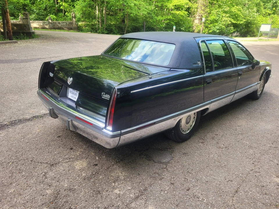 1994 Cadillac Fleetwood - Image 10 of 31