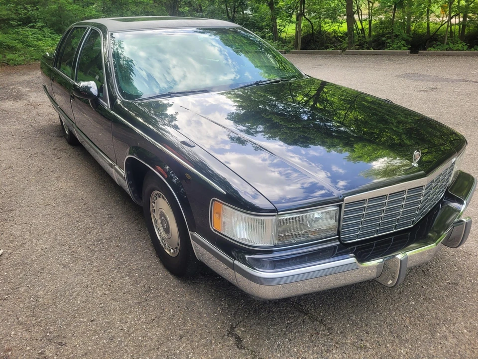 1994 Cadillac Fleetwood - Image 8 of 31