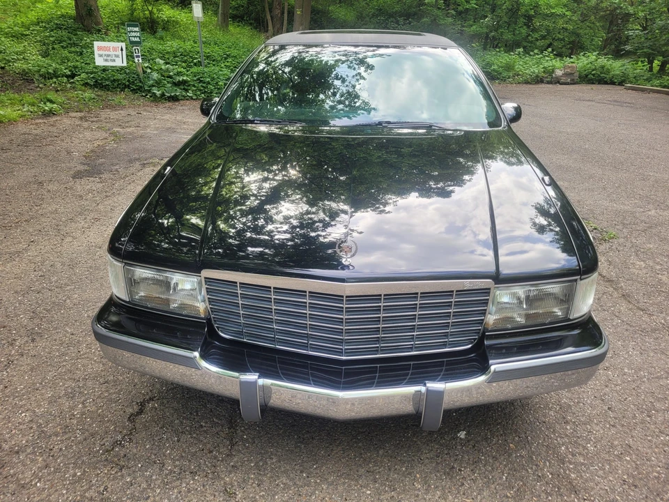 1994 Cadillac Fleetwood - Image 5 of 31
