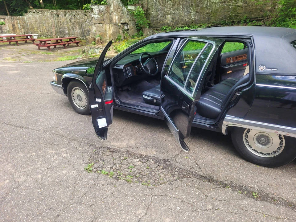 1994 Cadillac Fleetwood - Image 21 of 31