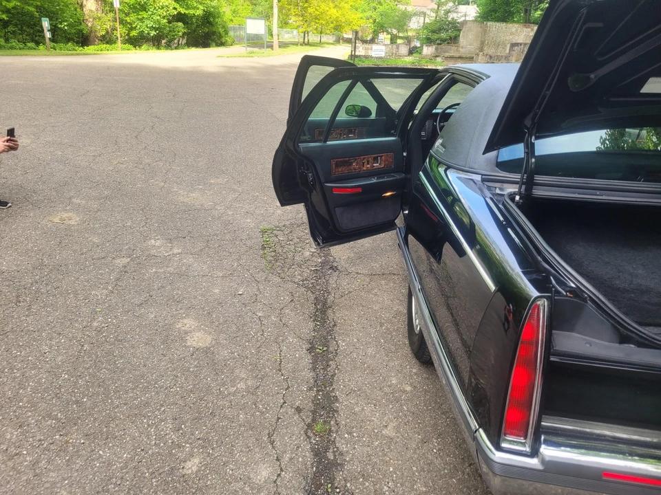 1994 Cadillac Fleetwood - Image 25 of 31