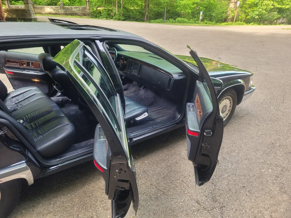 1994 Cadillac Fleetwood - Image 23 of 31