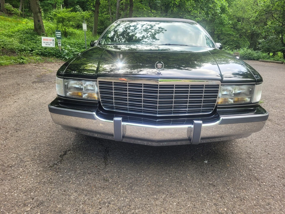 1994 Cadillac Fleetwood - Image 4 of 31