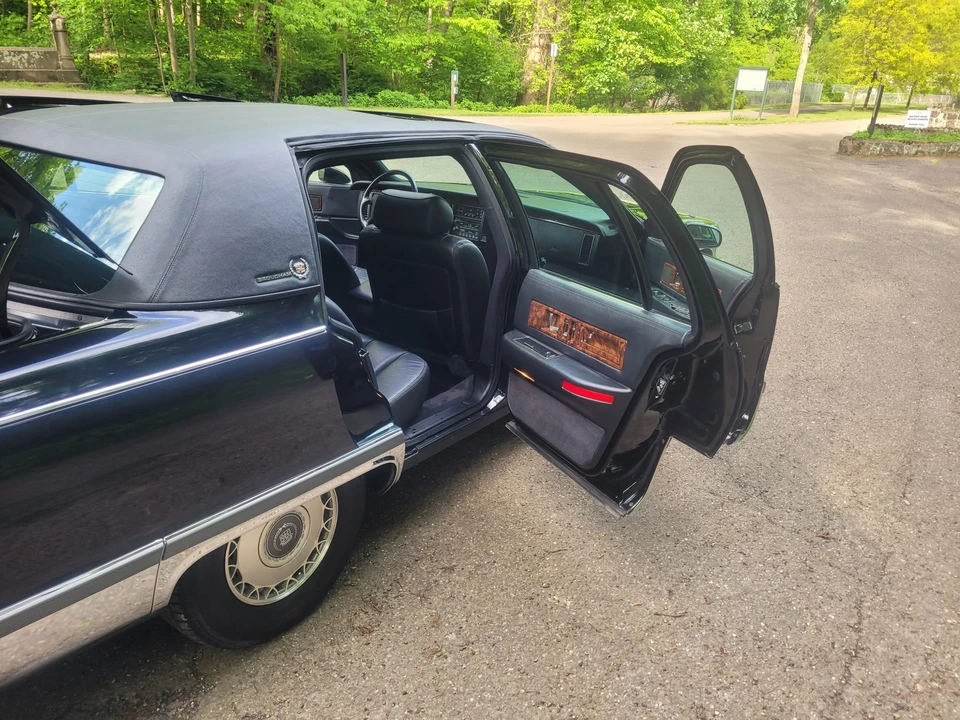 1994 Cadillac Fleetwood - Image 24 of 31