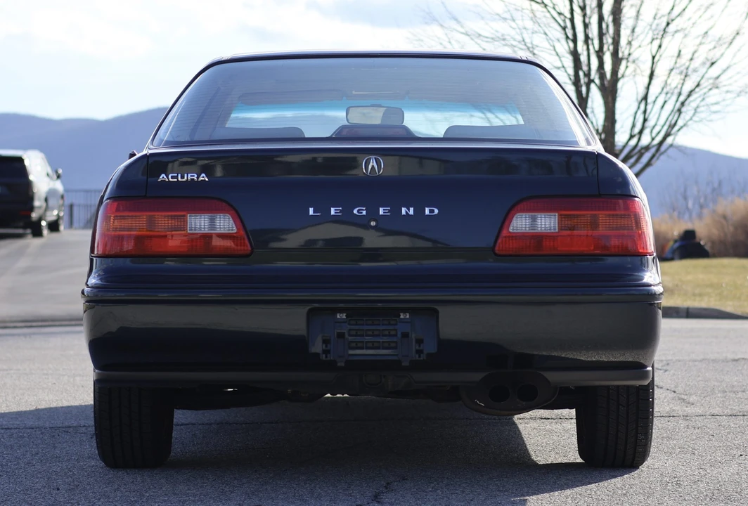 1995 Acura Legend 2nd Gen - Image 10 of 31