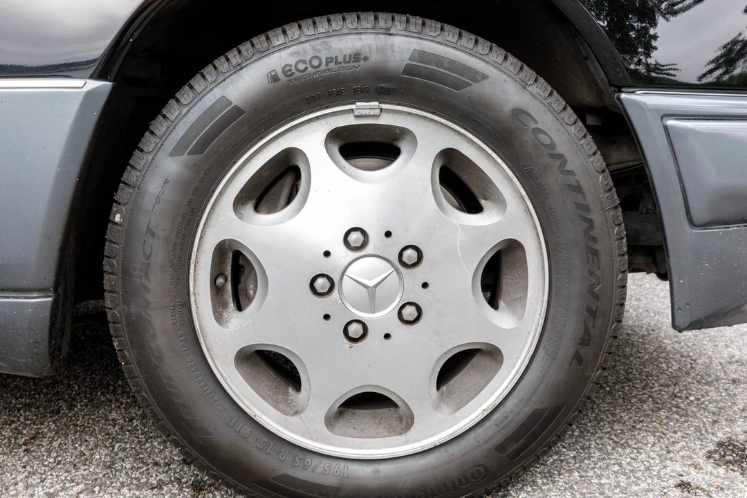 1995 Mercedes-Benz W124 E-Class - Image 29 of 31
